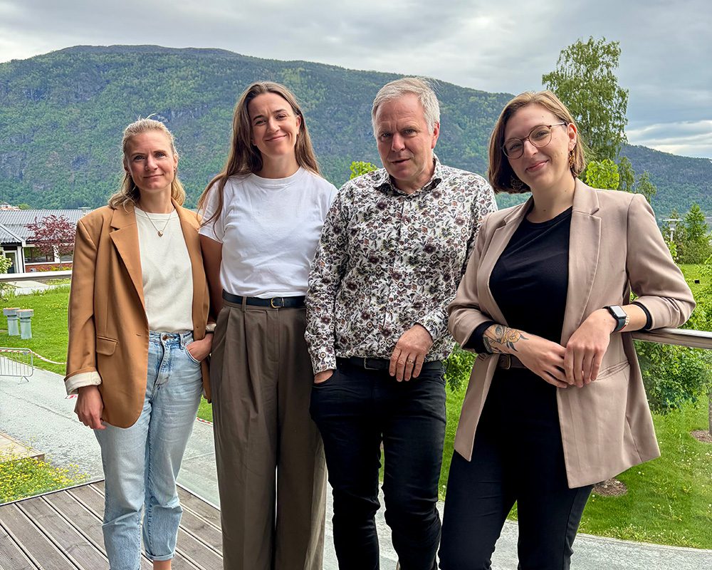Alfred frå Drivkraft og Sogn Næring-teamet: Line Bjelde, Ida Brastad Ramfjell og Catarina Batista.